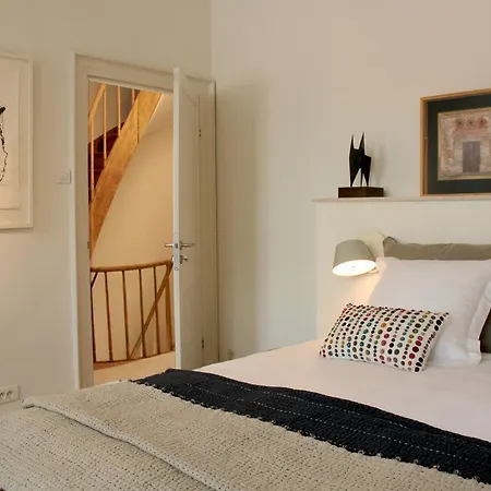 Bed & Breakfast Alphabet - Luxury And Art Gallery