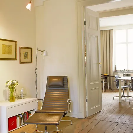 Bed & Breakfast Alphabet - Luxury And Art Gallery