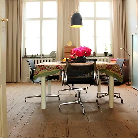 Bed & Breakfast Alphabet - Luxury And Art Gallery