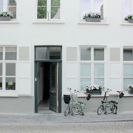 Bed & Breakfast Alphabet - Luxury And Art Gallery